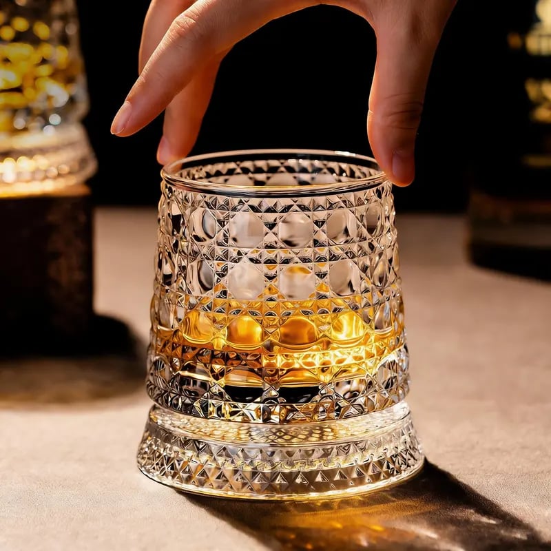 ✨ 360° Spinning Crystal Glass – Luxury Star-Cut Barware