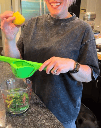 🍋 Squeeze Freshness Instantly  ✨ Ultimate Lemon Squeezer – For Effortless, Mess-Free Juicing All Day! 🍊